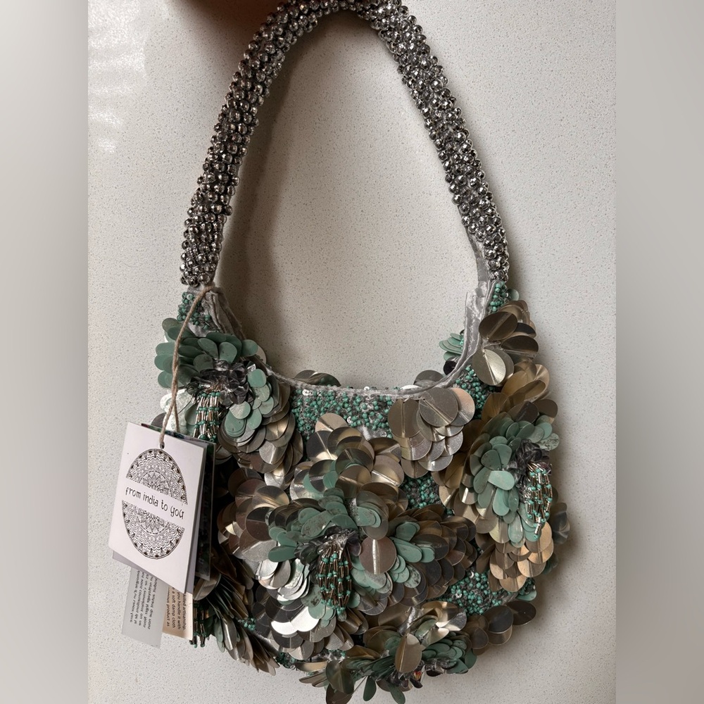 🌸 Handmade Beaded Shoulder Bag – Mint & Silver (NEW with Tag